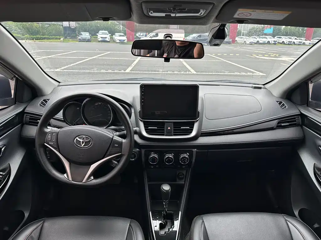 Toyota Yaris L — фото 6