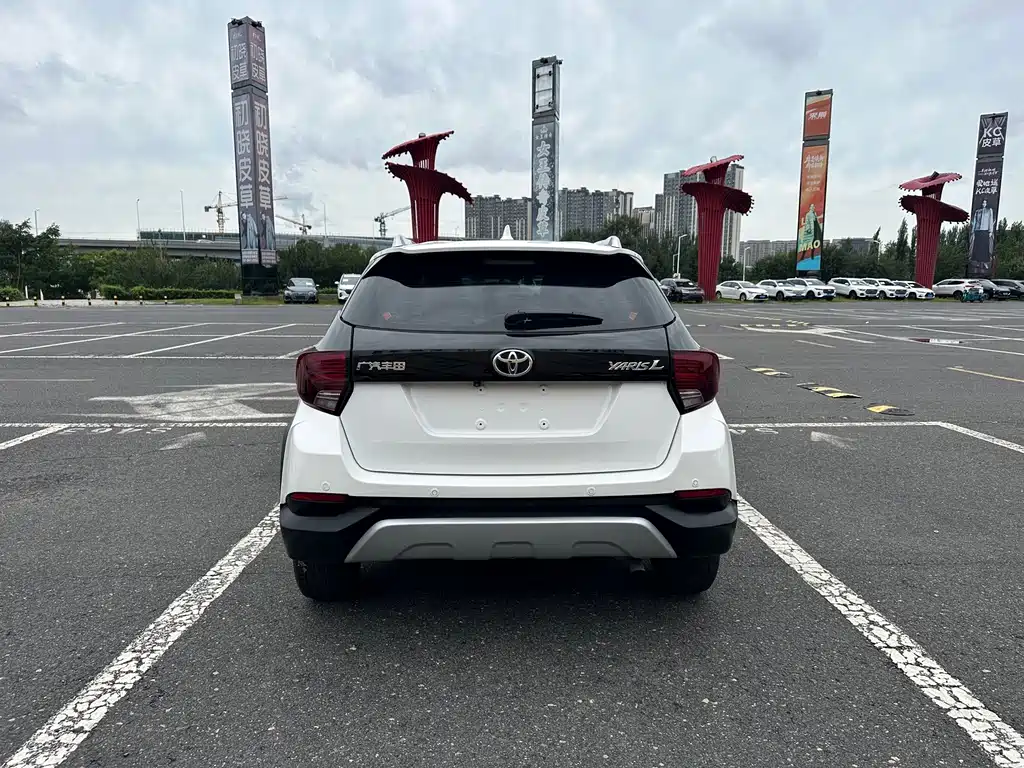 Toyota Yaris L — фото 7