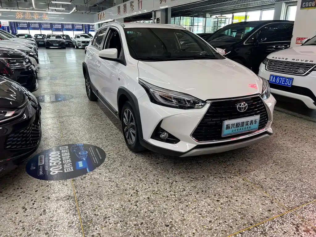 Toyota Yaris L — фото 3
