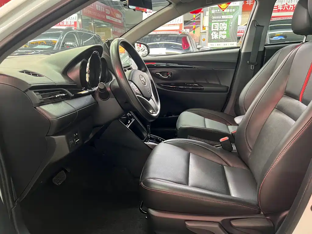 Toyota Yaris L — фото 4