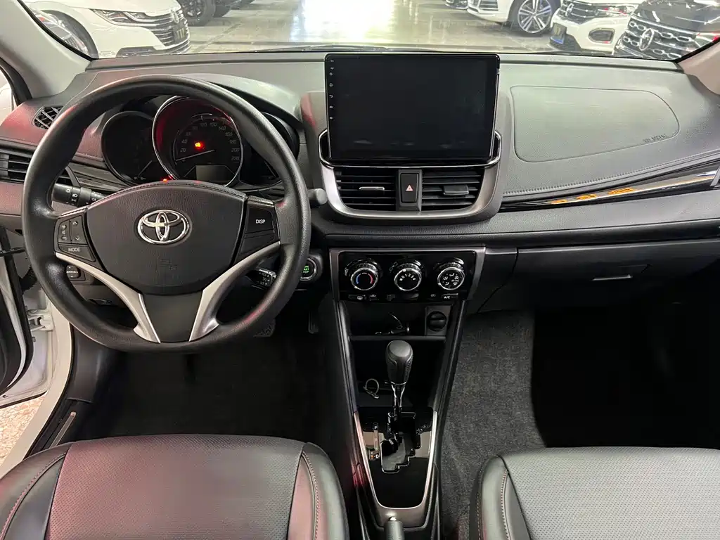 Toyota Yaris L — фото 6