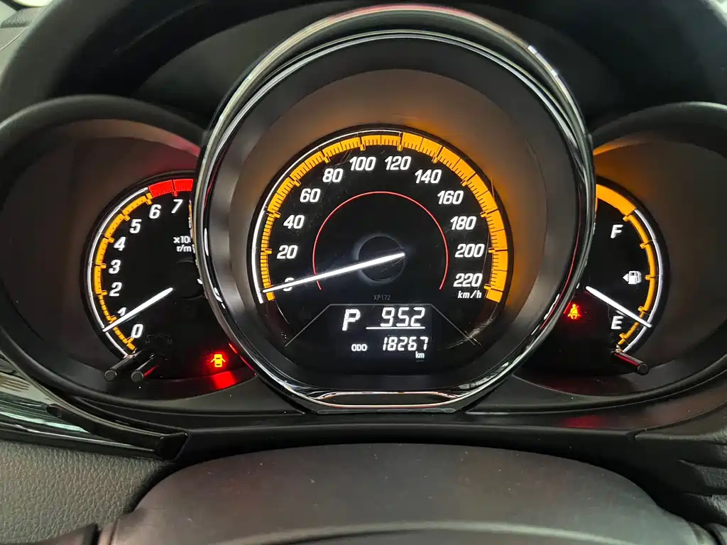 Toyota Yaris L — фото 7