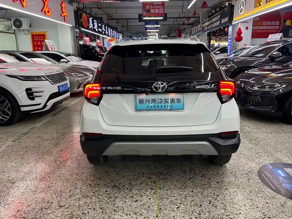 Toyota Yaris L — фото 9