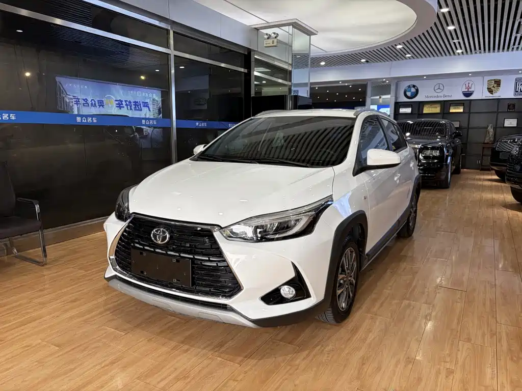 Toyota Yaris L — фото 3