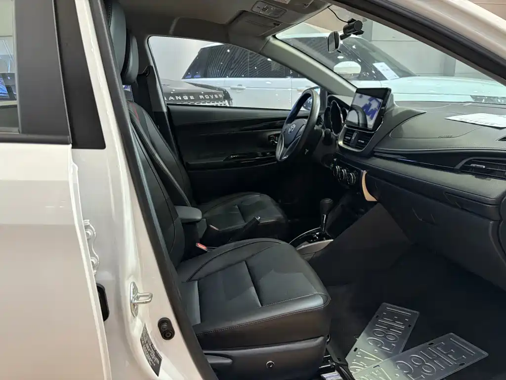 Toyota Yaris L — фото 9