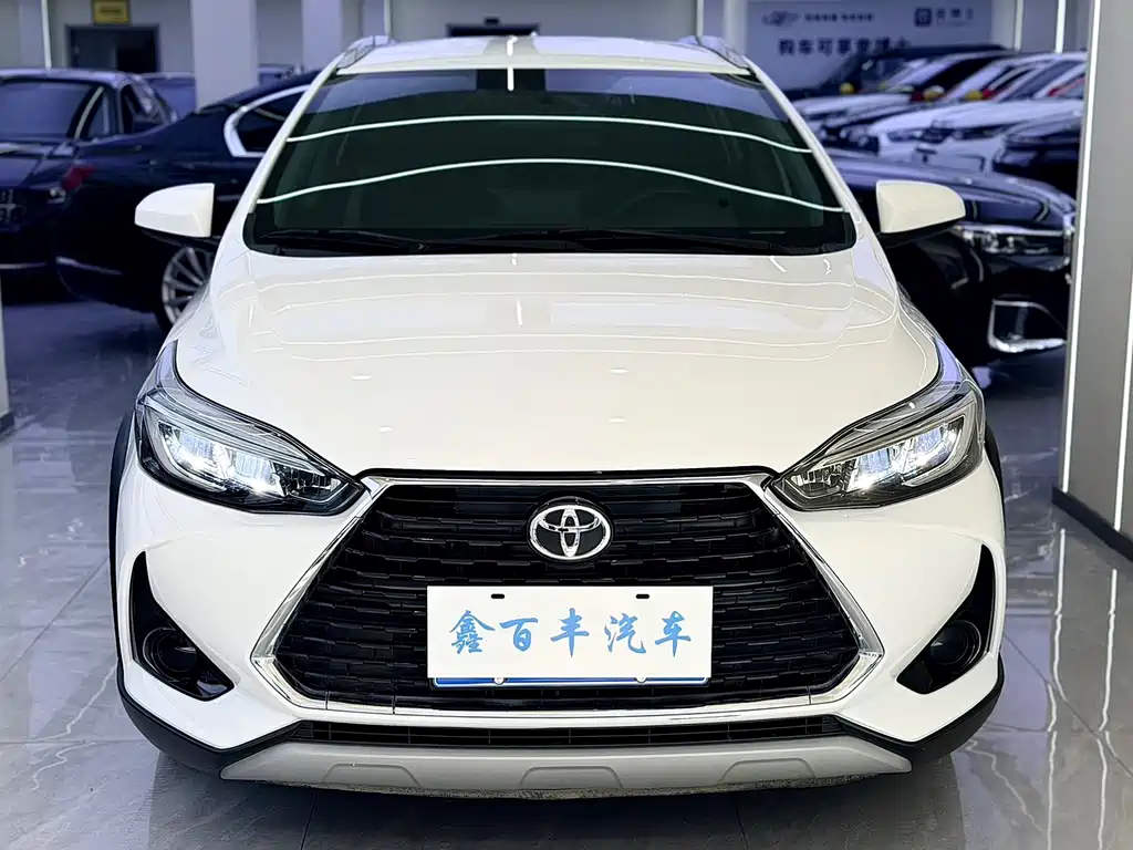 Toyota Yaris L — фото 2