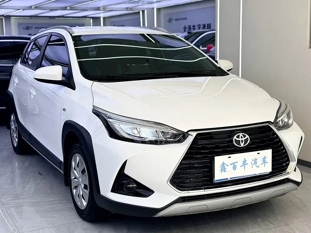 Toyota Yaris L — фото 3