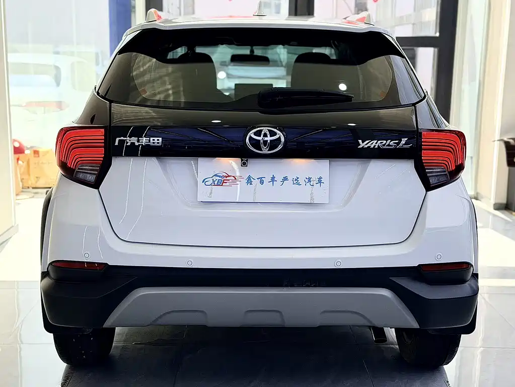 Toyota Yaris L — фото 9
