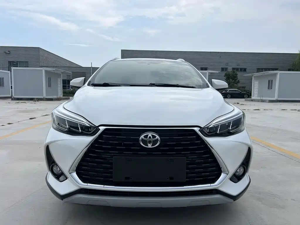 Toyota Yaris L — фото 2