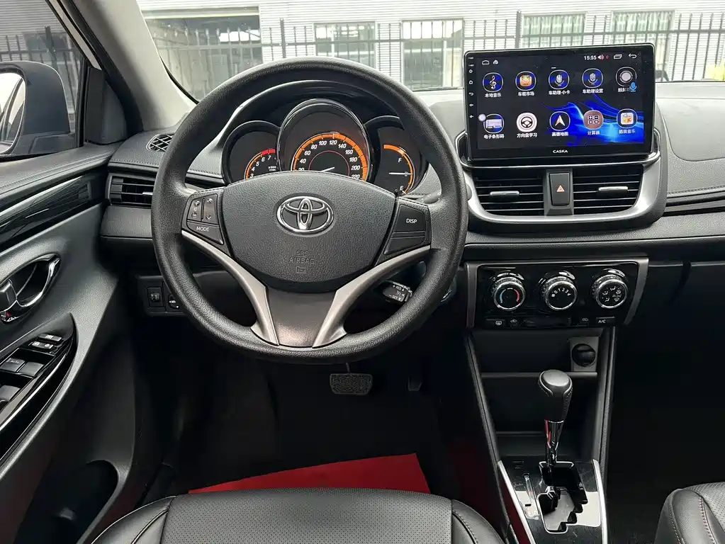 Toyota Yaris L — фото 13