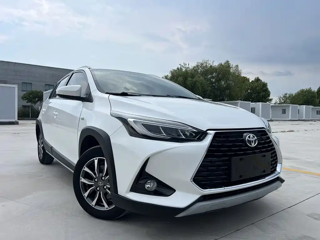 Toyota Yaris L — фото 3