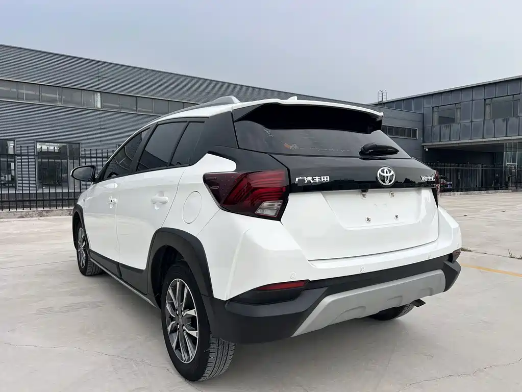 Toyota Yaris L — фото 4