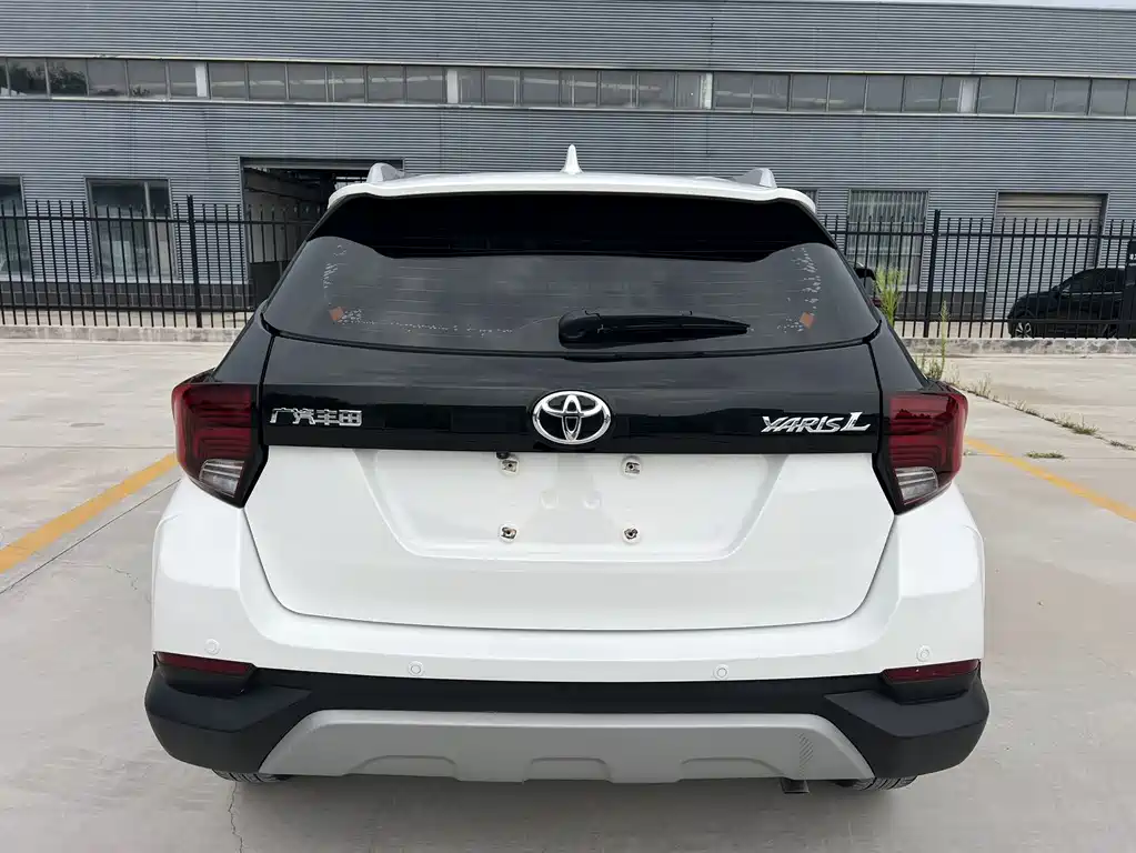 Toyota Yaris L — фото 5