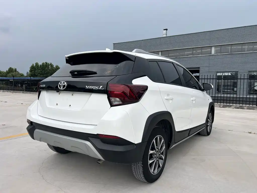 Toyota Yaris L — фото 6