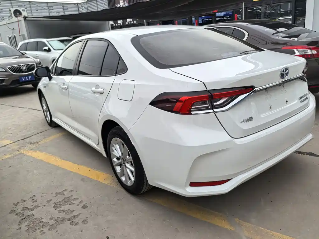 Toyota Corolla — фото 4