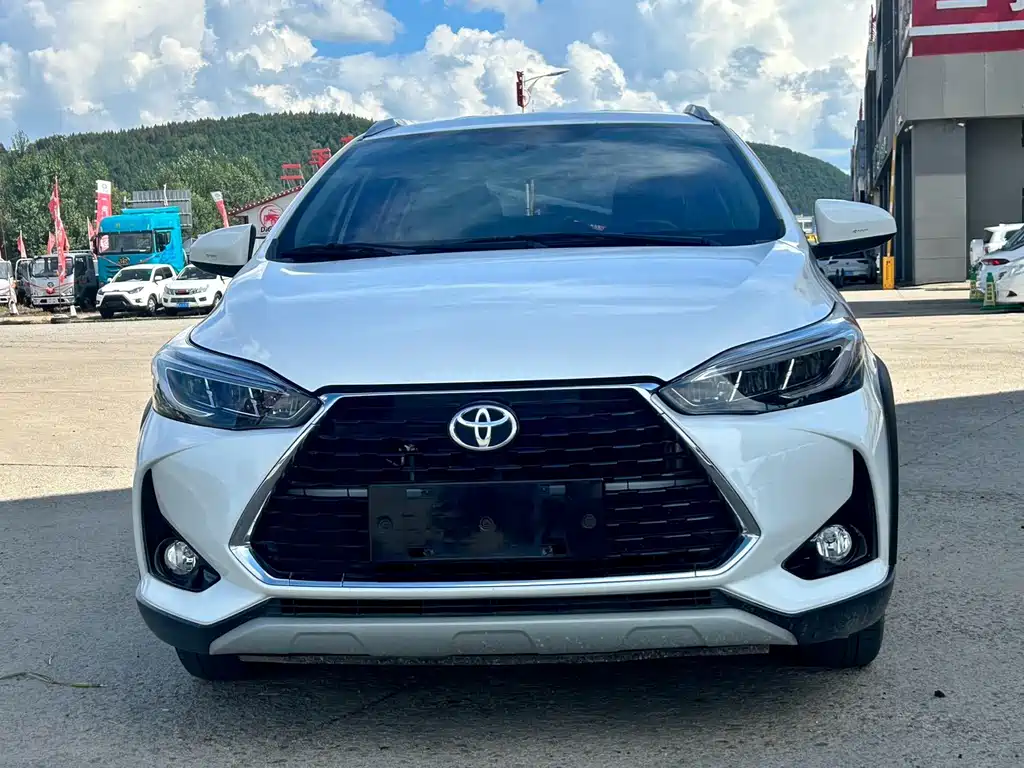 Toyota Yaris L — фото 2