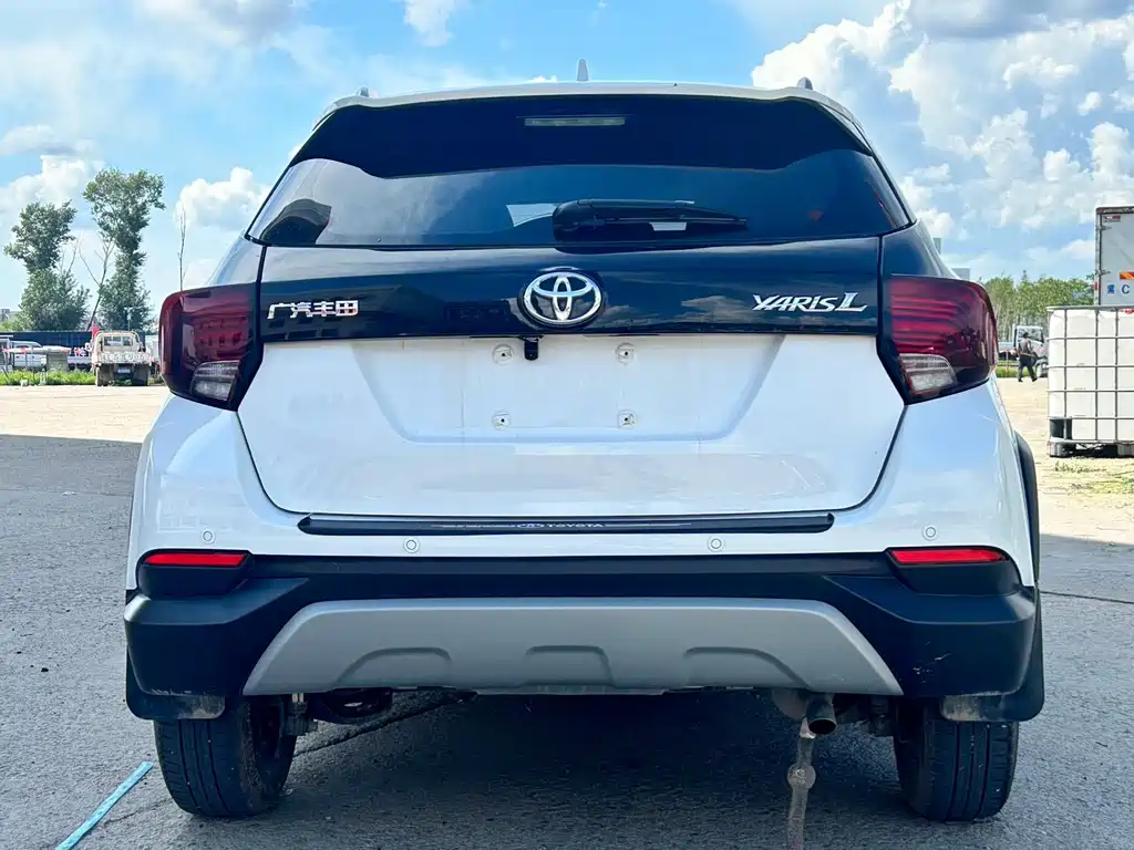 Toyota Yaris L — фото 17