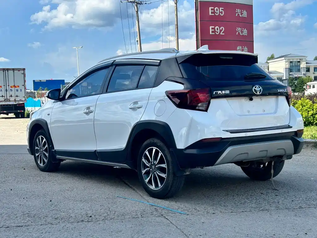 Toyota Yaris L — фото 18