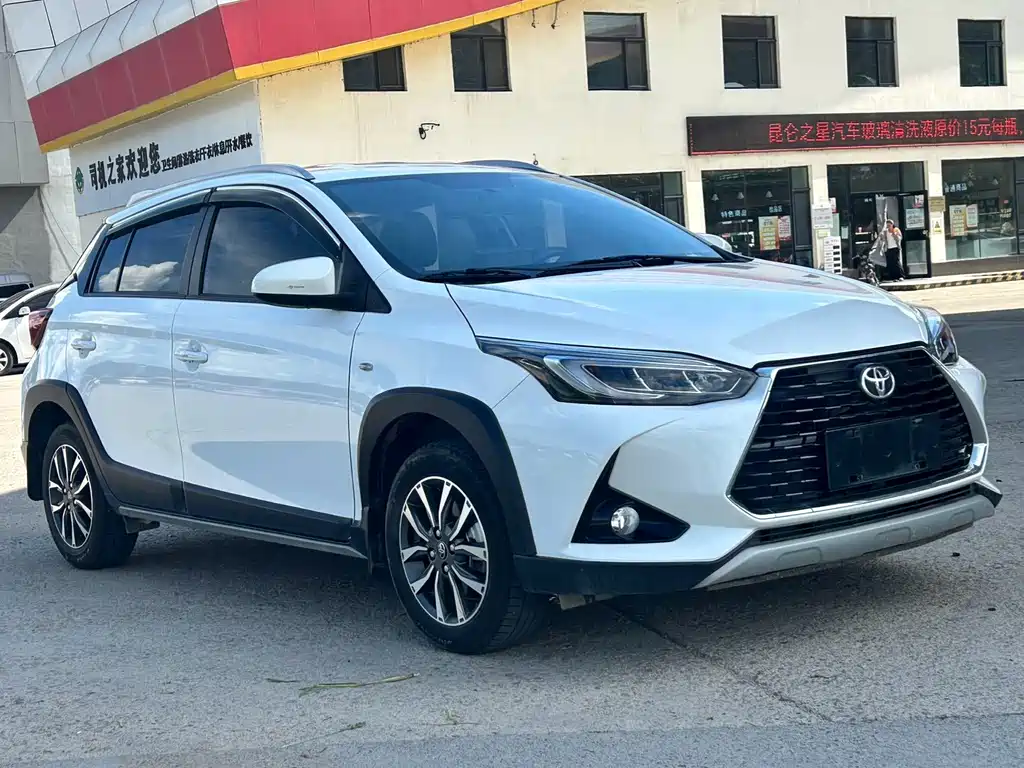 Toyota Yaris L — фото 3