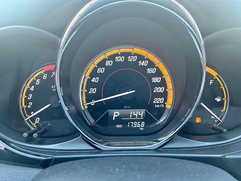 Toyota Yaris L — фото 8