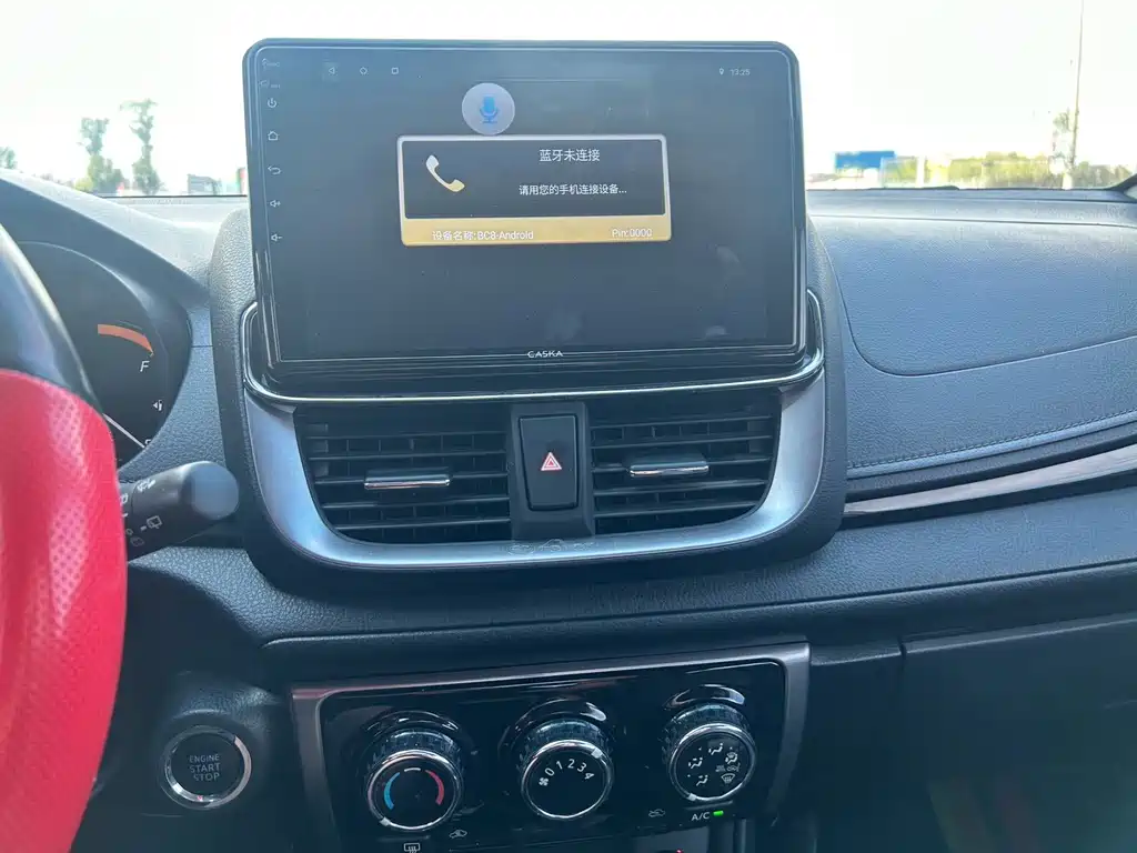 Toyota Yaris L — фото 9