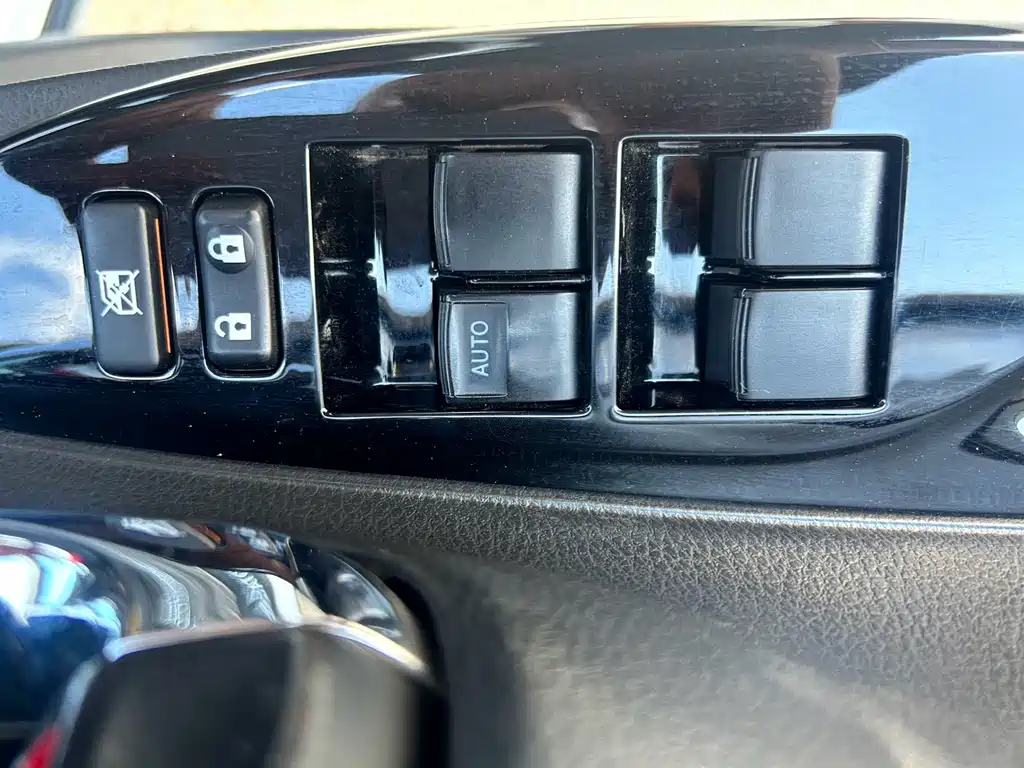Toyota Yaris L — фото 10
