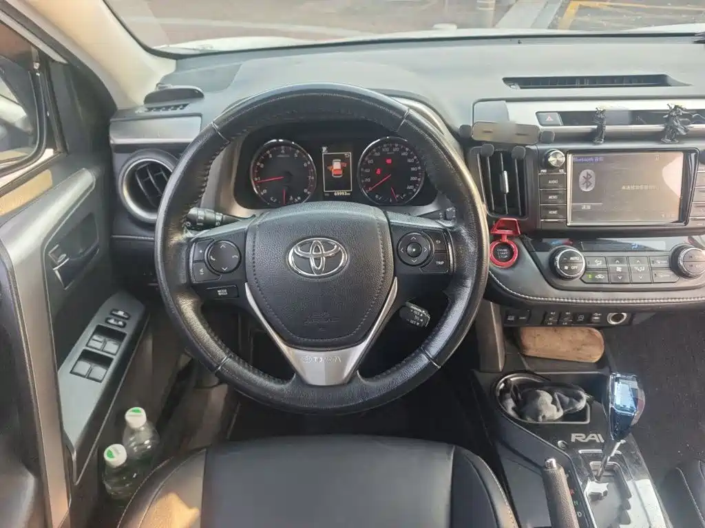 Toyota RAV4 — фото 3