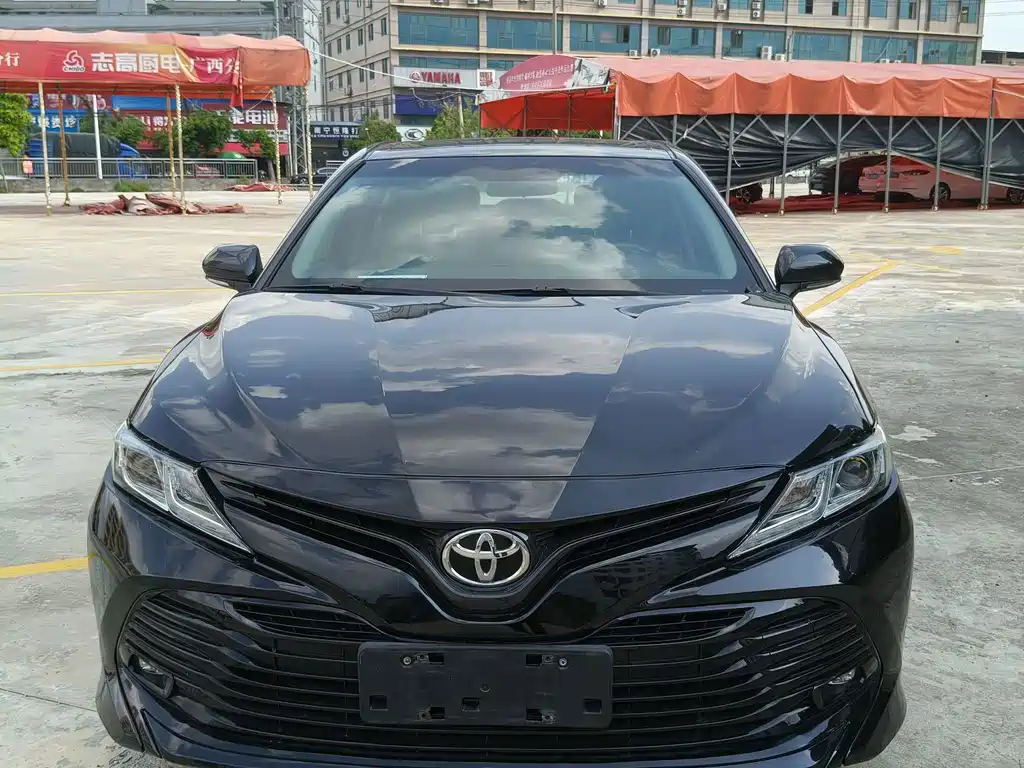 Toyota Camry — фото 2