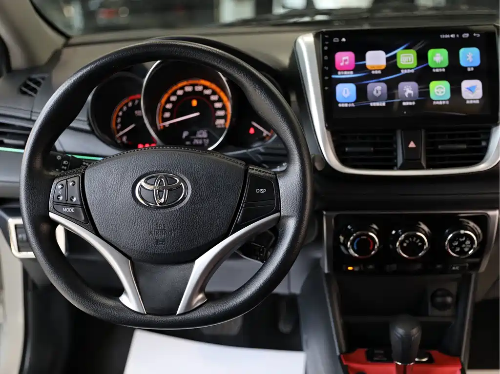 Toyota Yaris L — фото 11