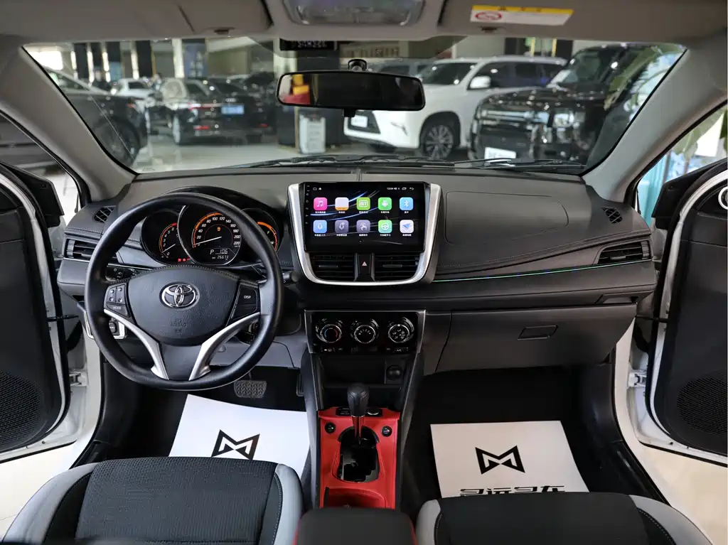 Toyota Yaris L — фото 13