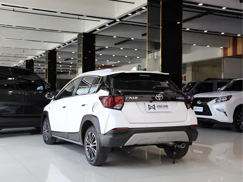 Toyota Yaris L — фото 15
