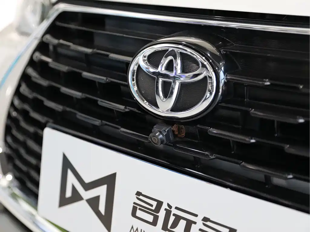 Toyota Yaris L — фото 4