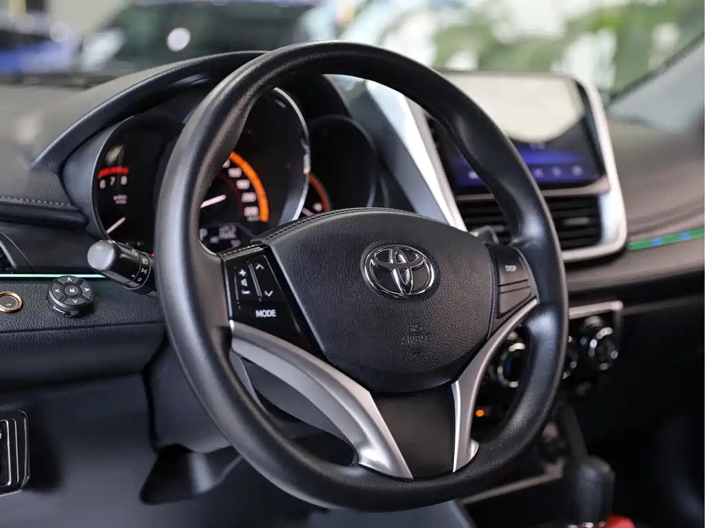 Toyota Yaris L — фото 8