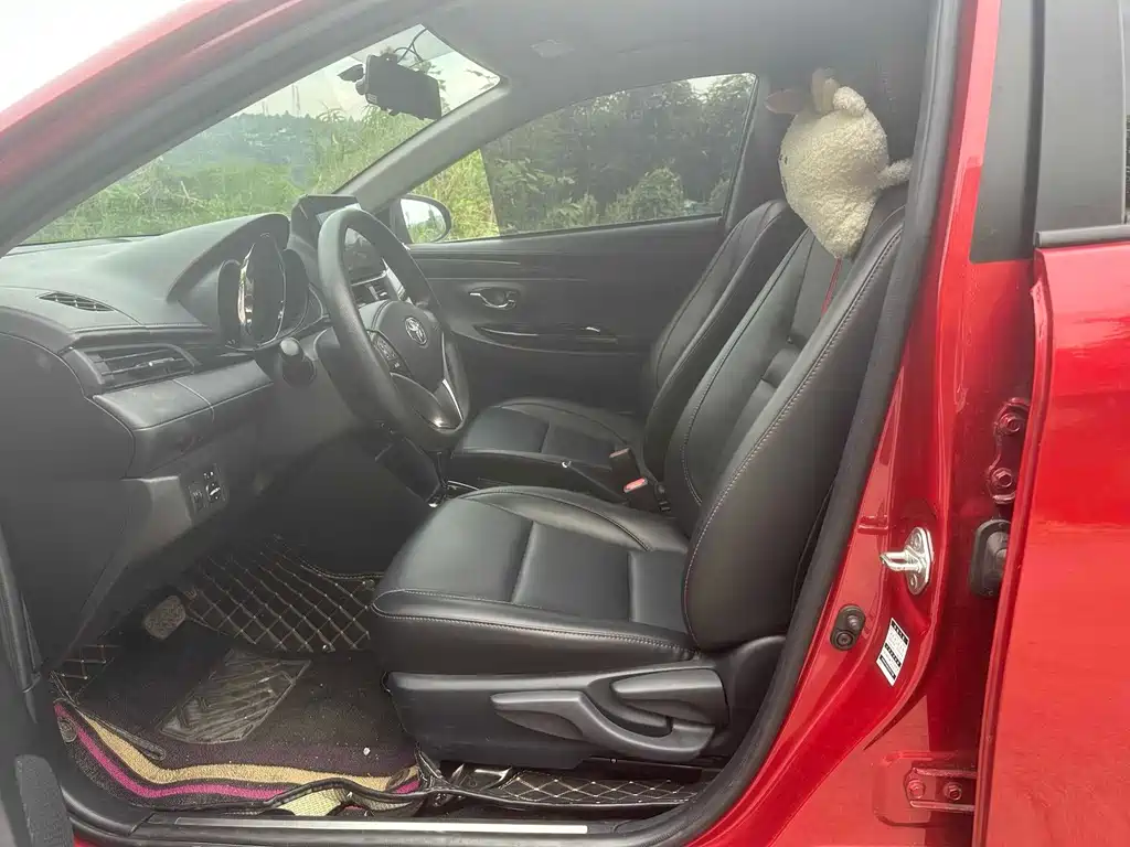 Toyota Yaris L — фото 4