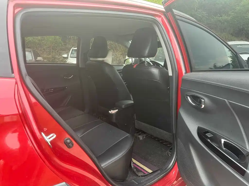 Toyota Yaris L — фото 7