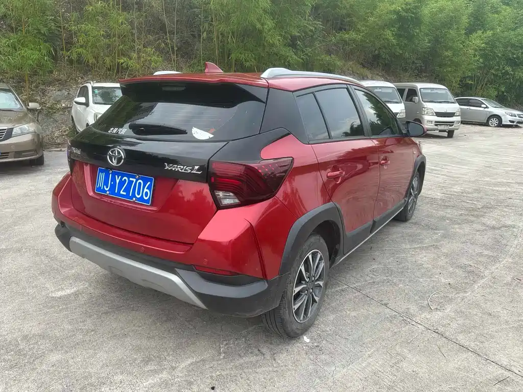 Toyota Yaris L — фото 10