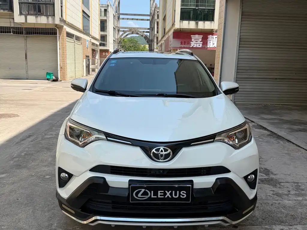 Toyota RAV4 — фото 2