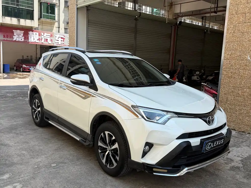 Toyota RAV4 — фото 3