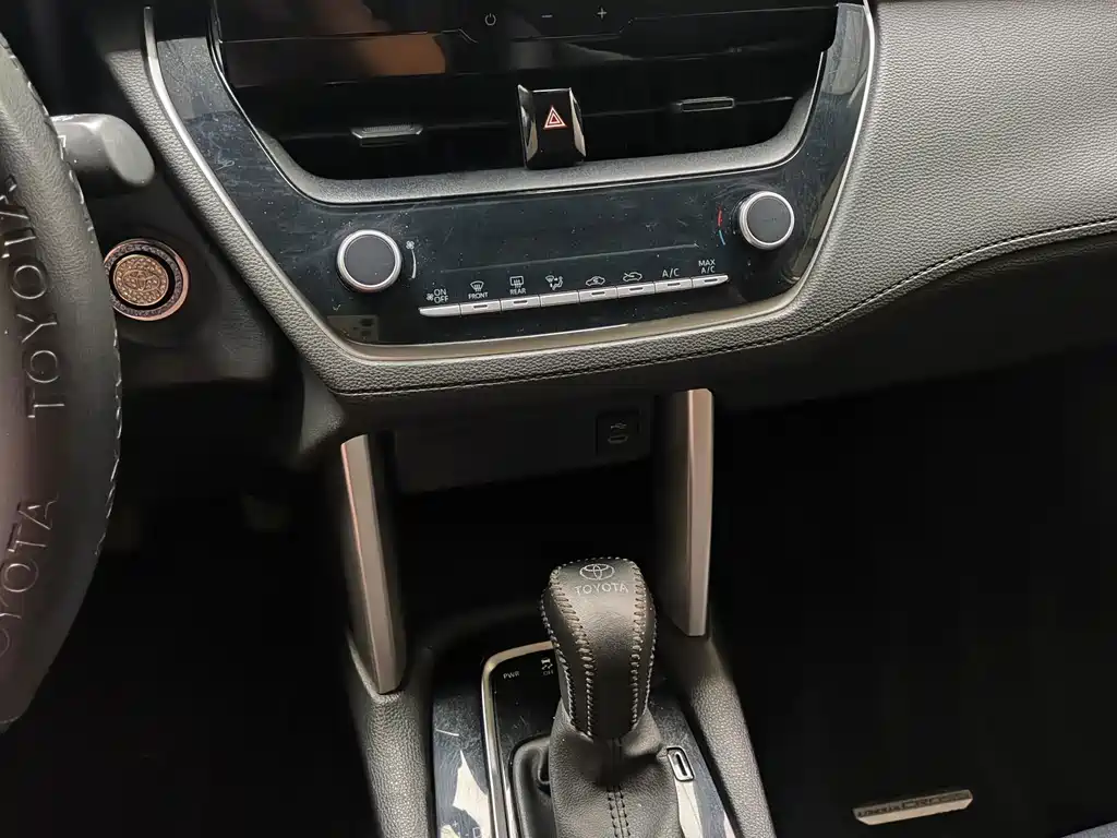 Toyota Corolla Cross — фото 13