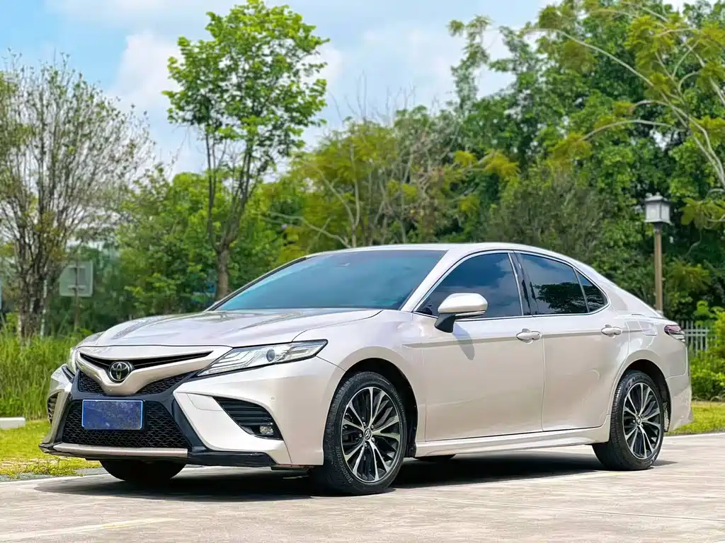 Toyota Camry — фото 3