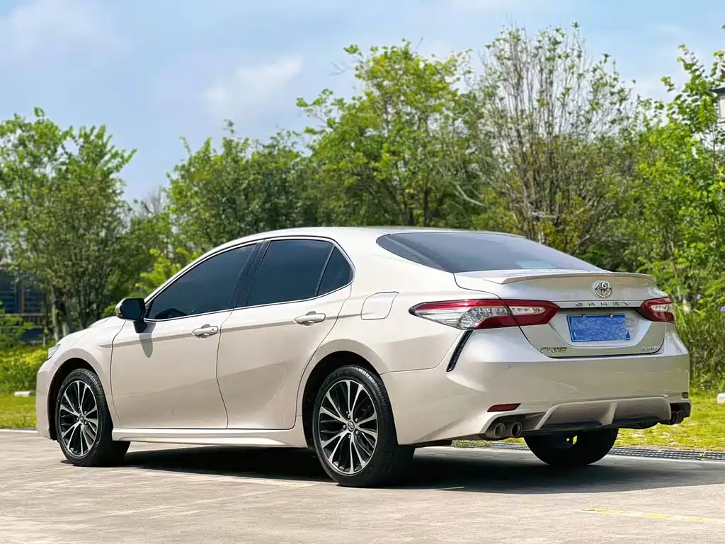 Toyota Camry — фото 4