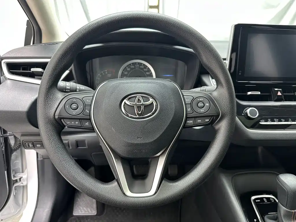 Toyota Corolla — фото 7