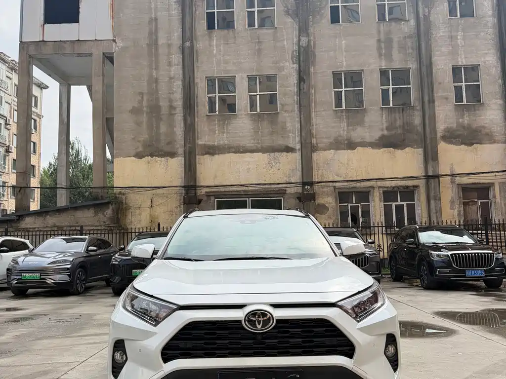 Toyota RAV4 — фото 2