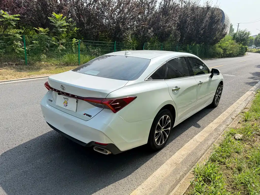 Toyota Avalon — фото 14