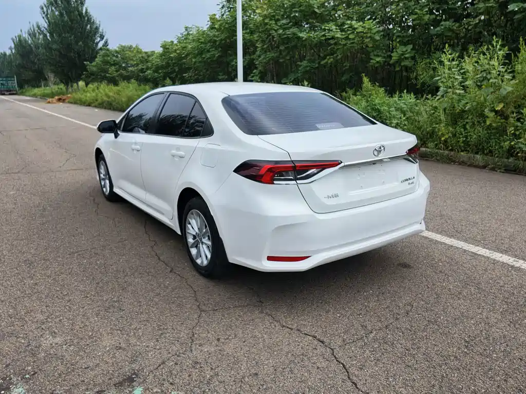 Toyota Corolla — фото 6