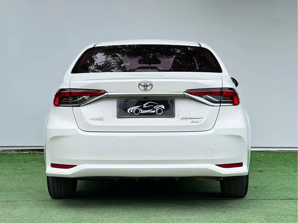 Toyota Corolla — фото 5