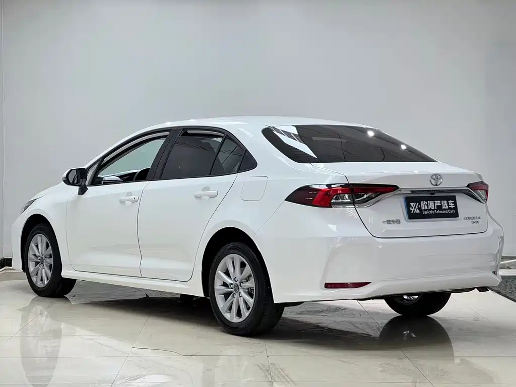 Toyota Corolla — фото 4