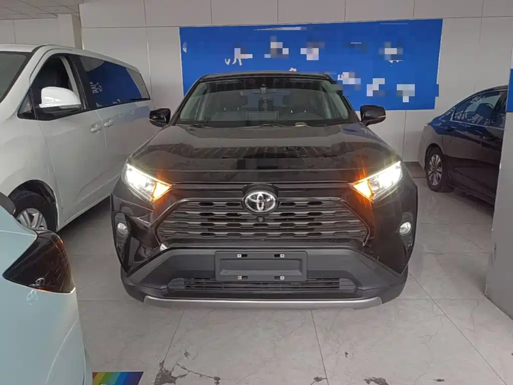 Toyota RAV4 — фото 3