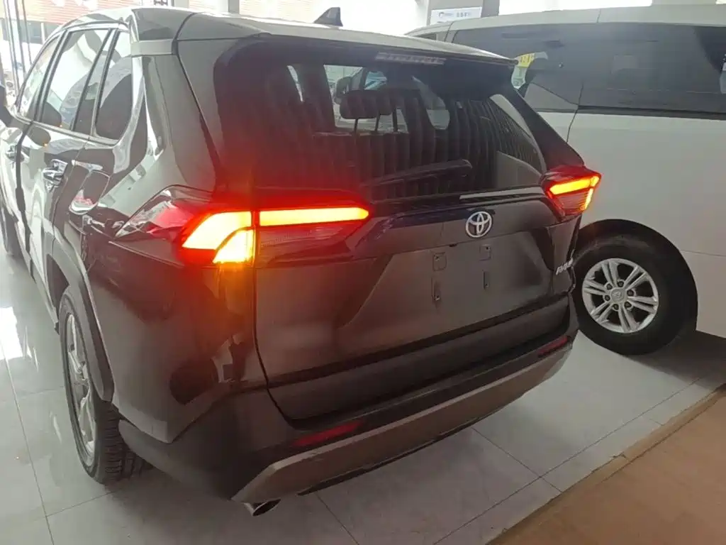 Toyota RAV4 — фото 6