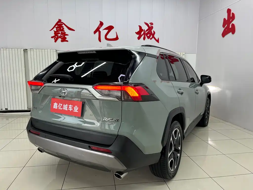 Toyota RAV4 — фото 4